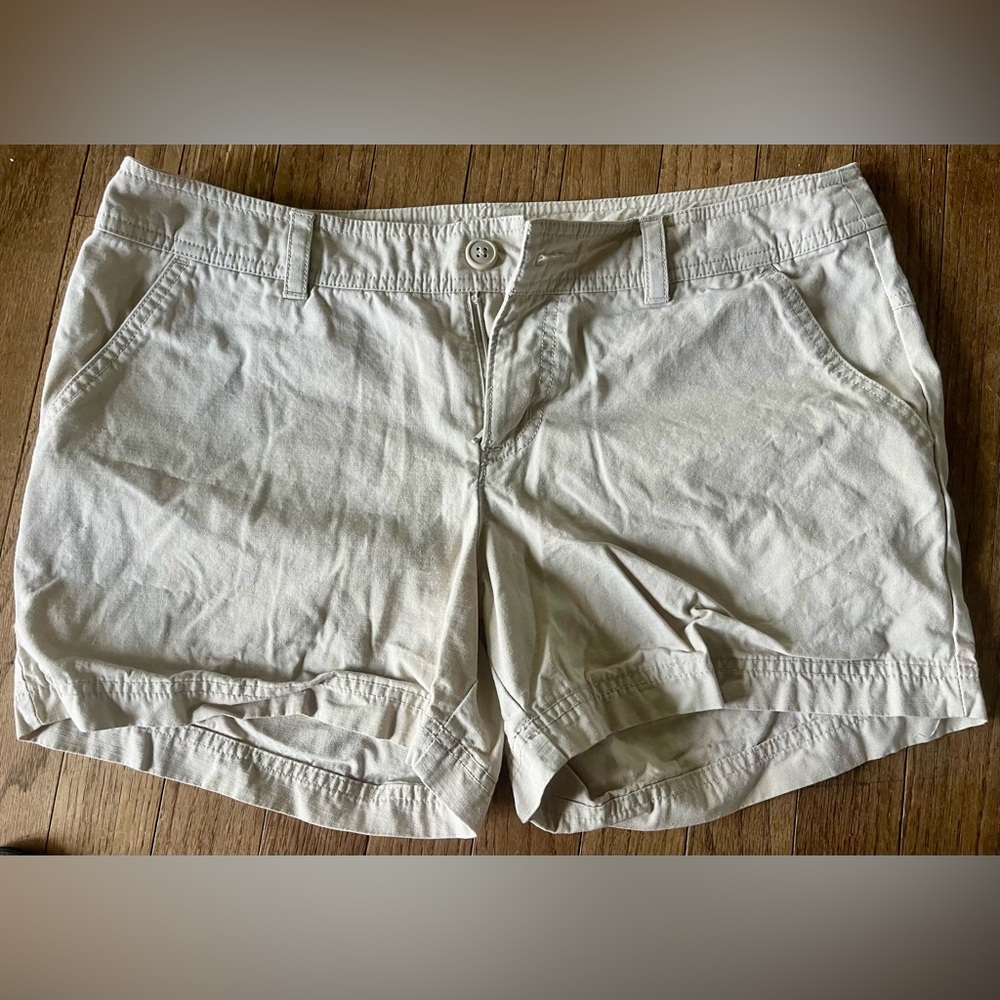 Columbia Women's Tan Cargo Shorts